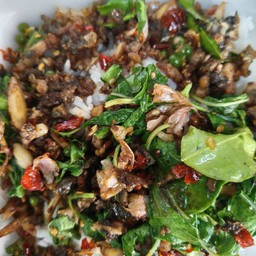 ผัดเผ็ดกบราดข้าว