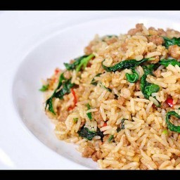 กะเพราคลุก (ข้าวหอมมะลิ)