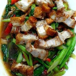 คะน้าหมูกรอบ