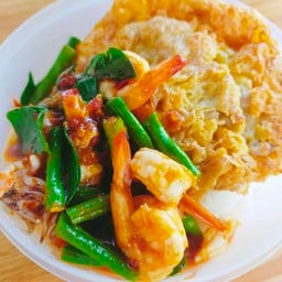 ข้าวราดผัดพริกแกงกุ้ง