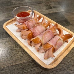 ไส้กรอกพันเบคอน 4 ชิ้น