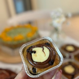 banana cake with Nutella cream cheese