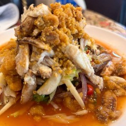 ยำเนื้อปูไข่ปูแซ่บ