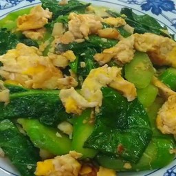 ข้าวหน้าคะน้าผัดไข่