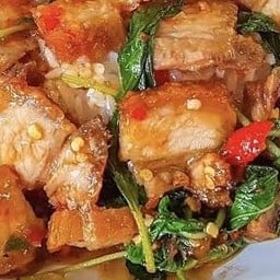 ข้าวกระเพราหมูกรอบ