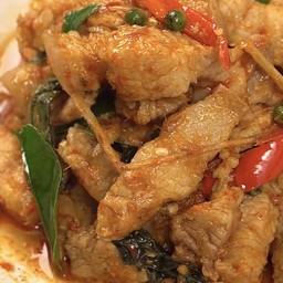 ข้าวแกงเผ็ดมะเขือหมูสามชั้น