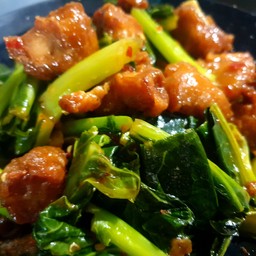 ข้าวผัดคะน้าไก่กรอบ (ไม่มีไข่)