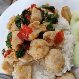 ข้าวกระเพราหมูเด้ง