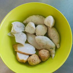 ลูกชิ้นลวกรวมทุกอย่าง