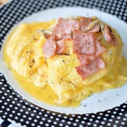 ข้าวหน้าไข่ข้นเบคอน