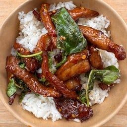กะเพราพริกแห้งหมูแดด