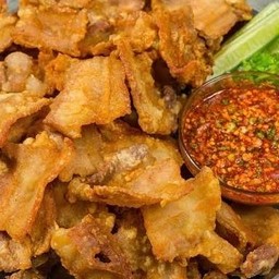 สามชั้นทอดน้ำปลา น้ำจิ้มแจ่ว (กับข้าว)