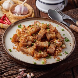 หมูกรอบคั่วพริกเกลือ