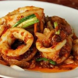 ปลาหมึกผัดพริกเผา ราดข้าว