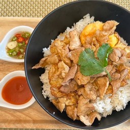 ข้าวหน้าหมูซีอิ๊ว+ไข่ดาว