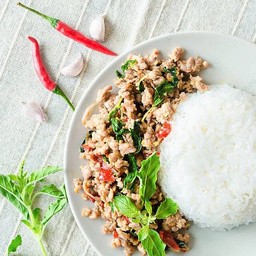 กะเพราไก่ราดข้าว