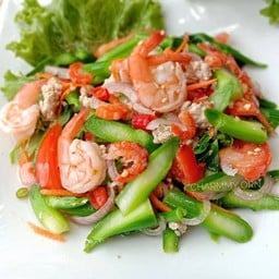 ยำคะน้ากุ้ง