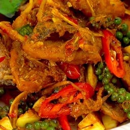 ผัดเผ็ดปลากะพง