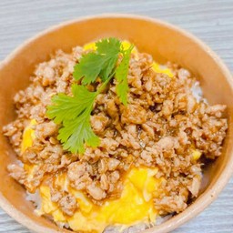 ข้าวหน้าไข่ข้นหมูสับ