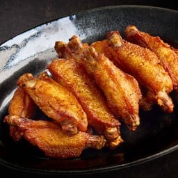 Deep fried chicken wings marinated with fish sauce