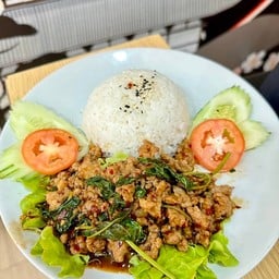 ข้าวผัดกระเพราหมูสับ