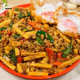 ข้าวกะเพราหน่อไม้