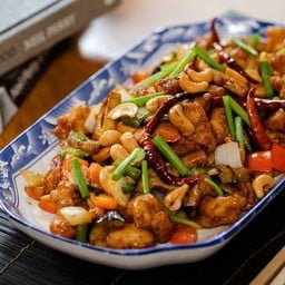 ไก่ผัดเม็ดมะม่วง