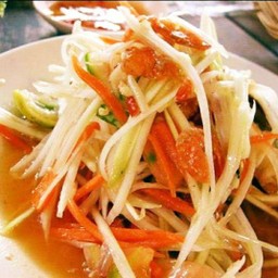 ส้มตำไทยใส่หมูยอ