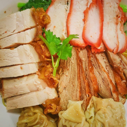 บะหมี่เกี๊ยวเป็ด+หมูแดง+หมูกรอบ