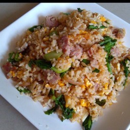 ข้าวผัดแหนม