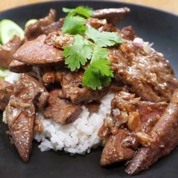 ข้าวตับหมูผัดกระเทียม