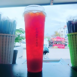 ชาดำเย็นแก้วยีราฟ