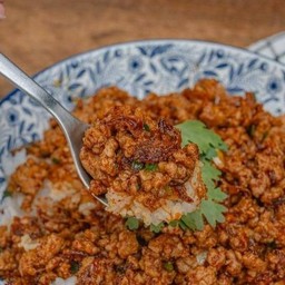 หมูสับผัดพริกเผา ราดข้าว