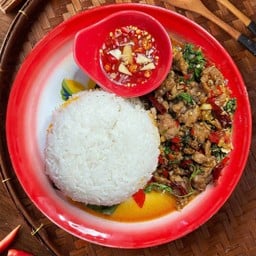 กะเพราเนื้อชิ้น โคขุน