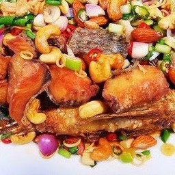 ปลาทอดลุยสวน (กับข้าว)