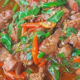 เครื่องในไก่ผัดพริกแกงถั่วฝักยาว