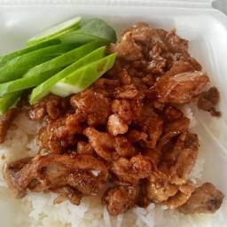 ข้าวหมูทอดกระเทียม + ไข่ดาว