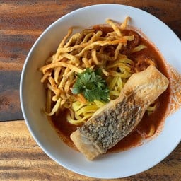 ข้าวซอยปลากระพง (ทอด)