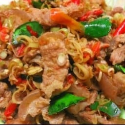 ข้าวหมูสามชั้นผัดตะไคร้