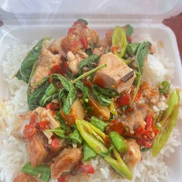 กระเพราหมูกรอบ(ราดข้าว)