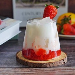 สตอเบอรี่นมสด