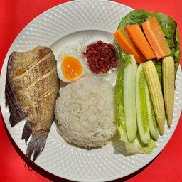 ข้าวน้ำพริกตาแดงไข่ต้มปลาสลิดทอด