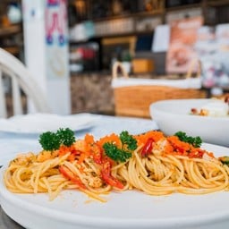 สปาเก็ตตี้ผัดพริกขี้หนูมันกุ้งโรยไข่กุ้ง