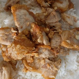 หมูกรอบทอดกระเทียม