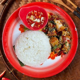 กะเพราหมูกรอบ คั่วแห้ง