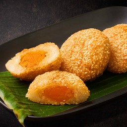 ข้าวจี่ทอดไส้ไข่แดงเค็ม