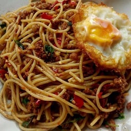 สปาเก็ตตี้กะเพราหมูสับถาด