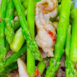 ผัดน้ำมันหอยหมูชิ้นยอดฝรั่งใส่พริกราดข้าว
