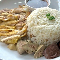 ทานข้าวกับเกย์(ข้าวมันไก่&ส้มตำ) สาขาหลังมอ