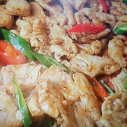 ข้าว อกไก่ผัดพริกไทดำ